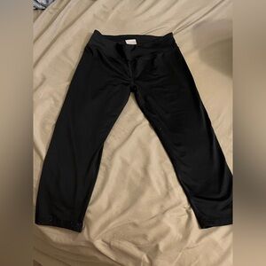 Youth Girl’s Large (10) Black Capri Leggings, 87% Polyester 13% Elstane